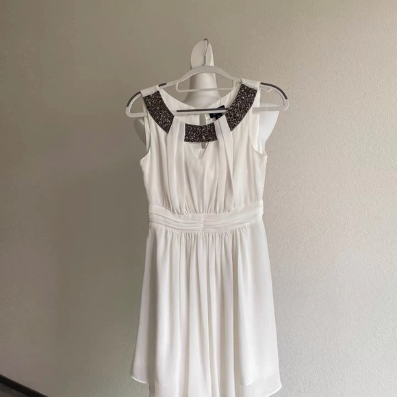Dresses & Skirts - Elegant White Midi Dress with Black Accents